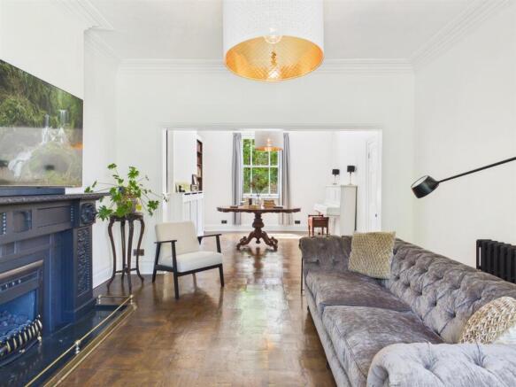 Lounge/Dining Room