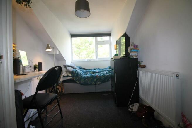 7 bed House to rent Image 9