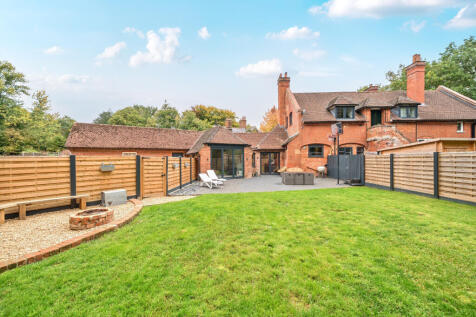 Hawley Place Gardens, Blackwater, GU17