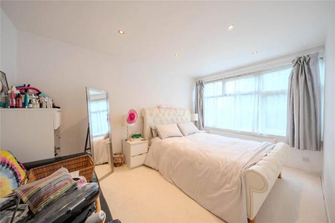 2 bed Apartment for sale Image 4