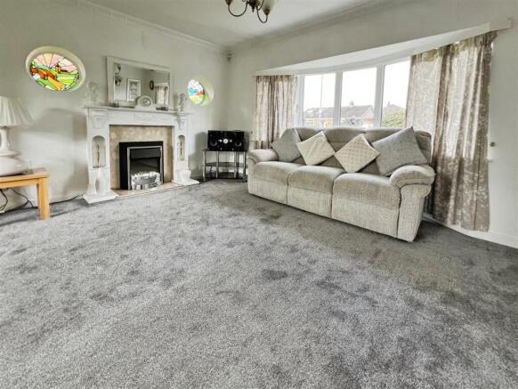 5 bed Detached for sale Image 11