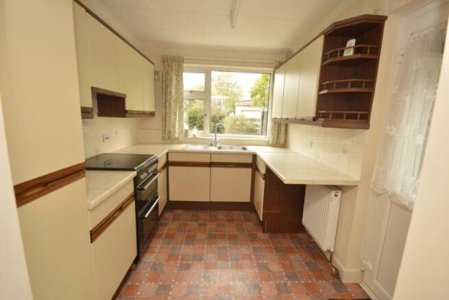 Hall Farm Drive, Whitton, Twickenham, TW2 photo 4