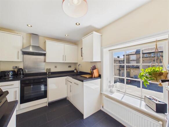 2 bed Apartment for sale Image 5