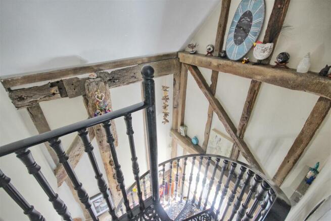 FEATURE STAIRCASE