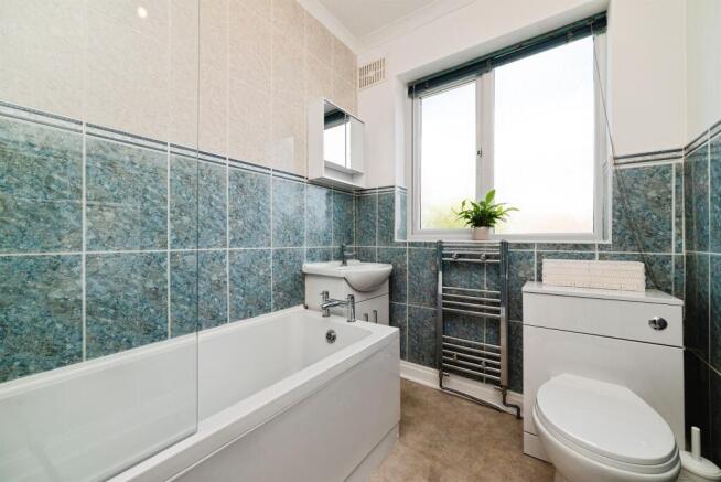 3 bed Terraced for sale Image 12