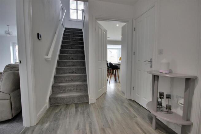 4 bed Detached for sale Image 7