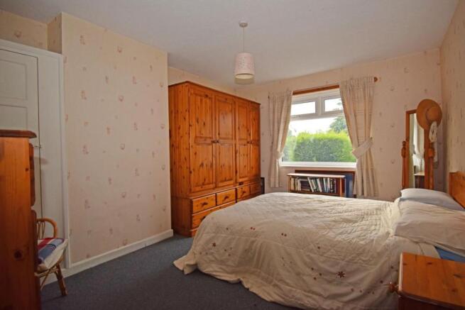 2 Rashwood Hill Cottage, bed 1.jpg