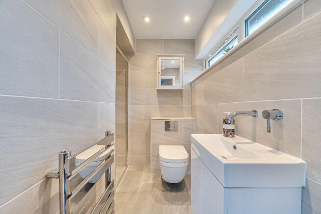 Ensuite to ground floor bedroom