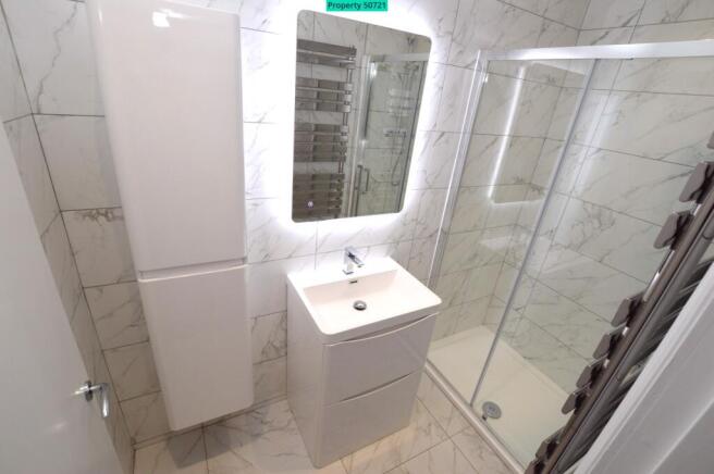 2 bed Flat to rent Image 3