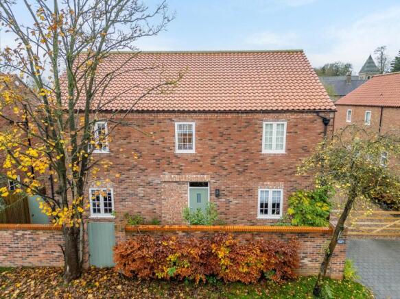 6 bed Detached for sale Image 12