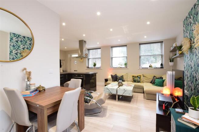 Lounge/Kitchen