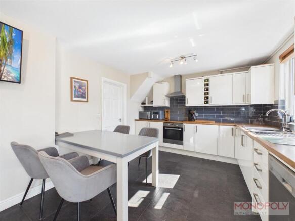 Gladwyn Road, Wrexham, LL12 photo 4
