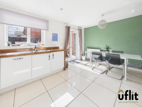 4 bed Semi-Detached for sale Image 9