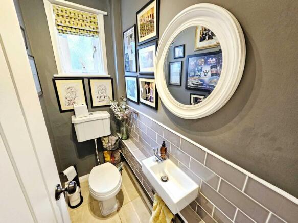 4 bed Semi-Detached for sale Image 10
