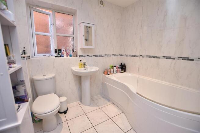 FAMILY BATHROOM