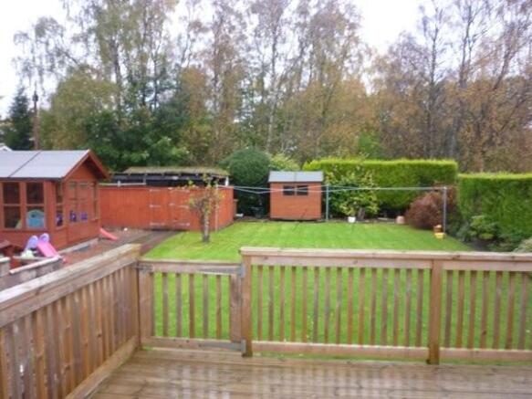 REAR GARDEN/DECKING