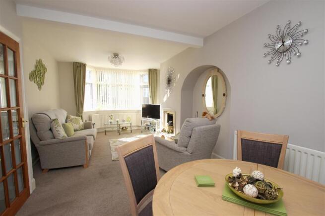 lounge/dining room