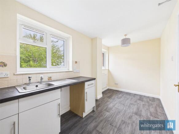 2 bed Apartment to rent Image 4