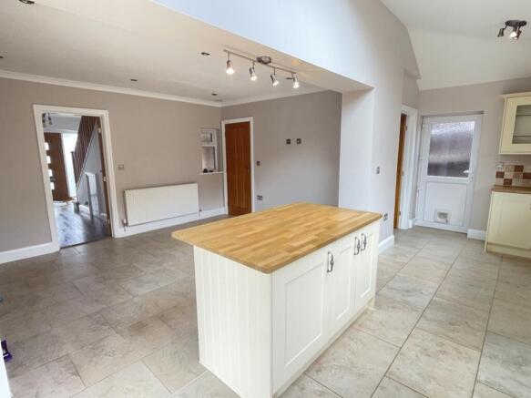 12 Roundhill Close, Exeter - kitchen1