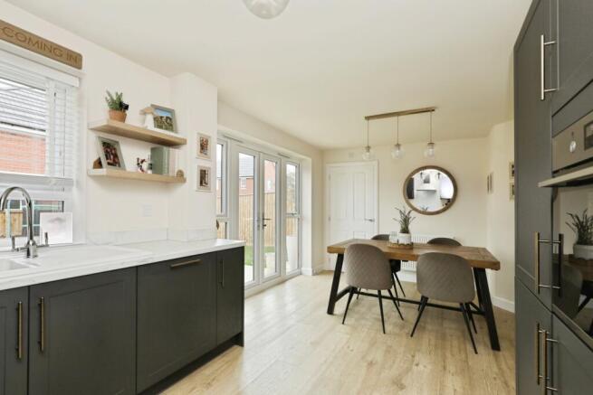 4 bed Detached for sale Image 11