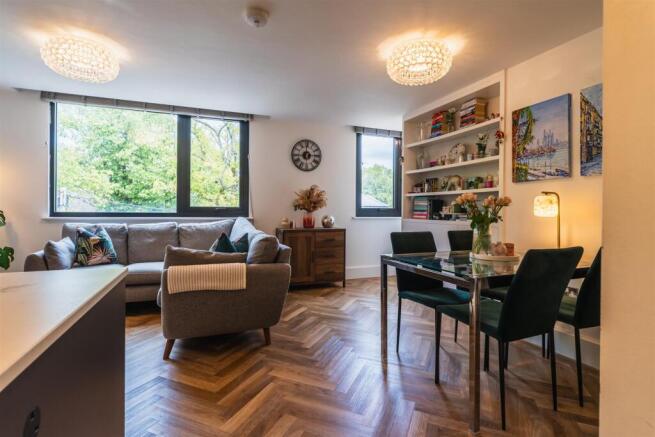 2 bed Apartment for sale Image 8