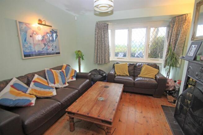Hindhay Villa Malders Lane sitting room.jpg