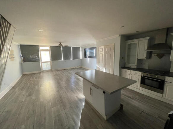 WhatsApp Image 2025-11-28 At 18.09.35 0f60997a-2 T202512021015.jpg