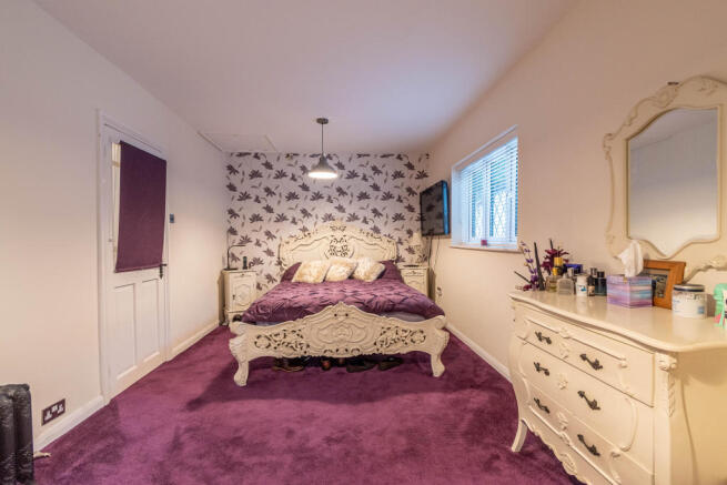 8437902-interior09