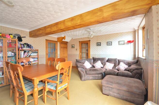Lounge/ Dining Room
