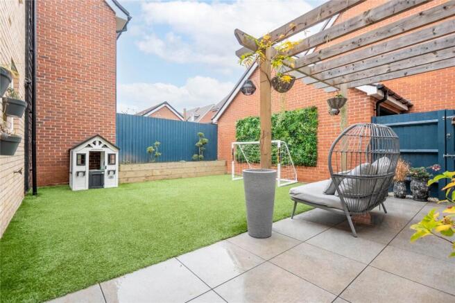 Trinidad Grove, Newton Leys, MK3 photo 4