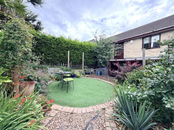 4 bed Semi-Detached for sale Image 5