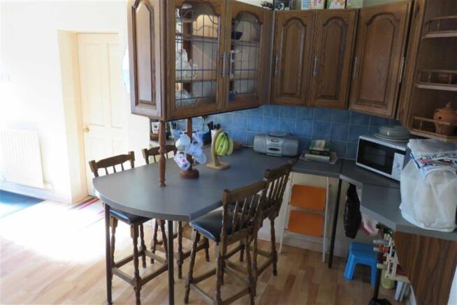 FITTED KITCHEN