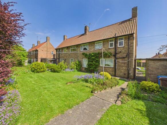 3 bed Semi-Detached for sale Image 10