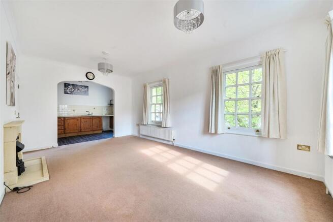 Sitting/dining room