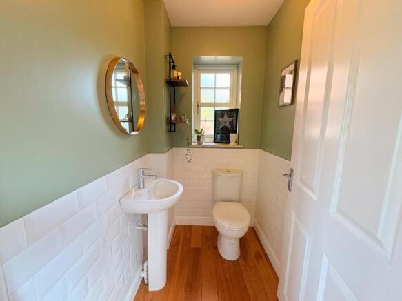 4 bed Detached for sale Image 7