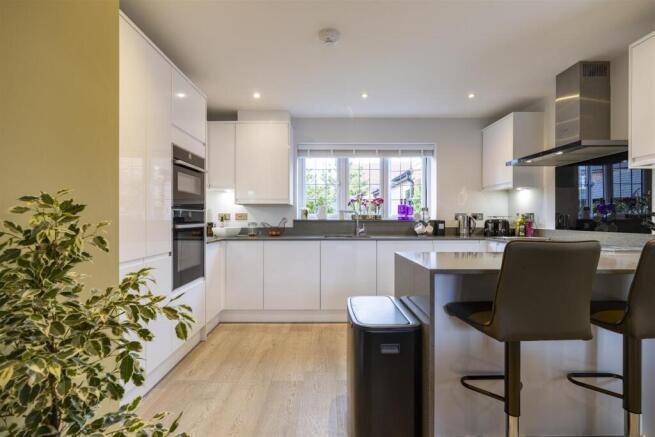 KITCHENDINING ROOM 2 .jpg