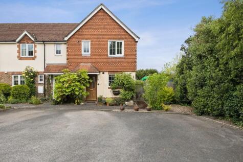 Oakes Court, Hungerford, RG17