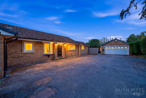 Pontefract Road, Ackworth, WF7