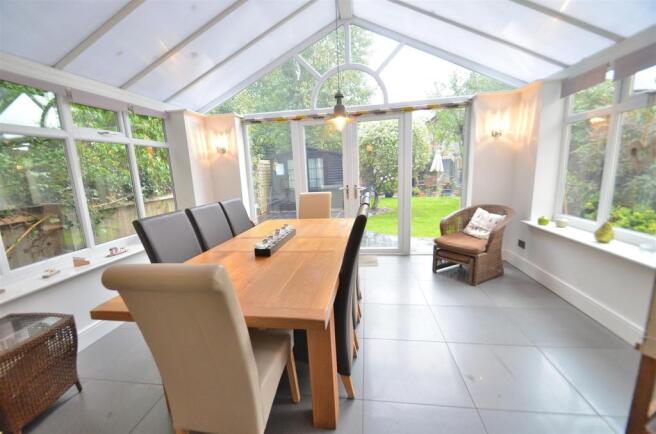 Open Plan Living/Dining Kitchen