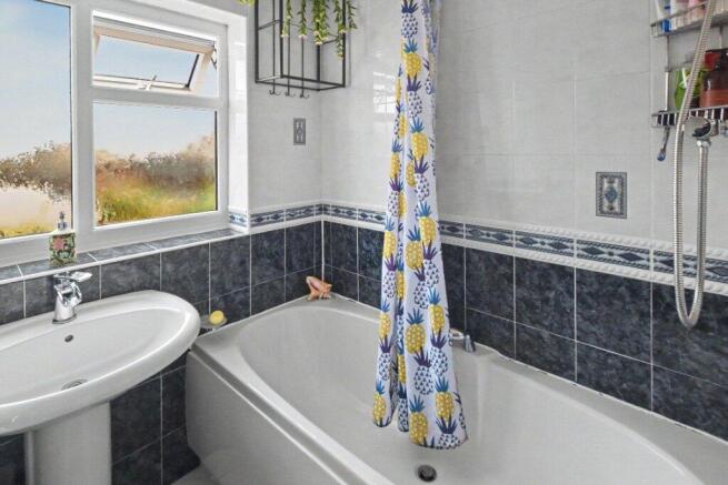 3 bed Semi-Detached for sale Image 10