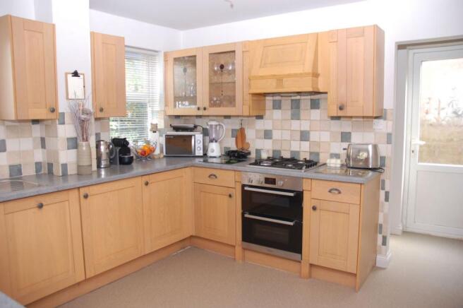 KITCHEN/DINING ROOM