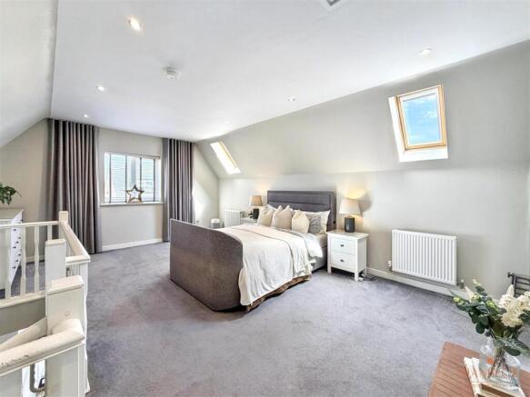 3 bed Semi-Detached for sale Image 8
