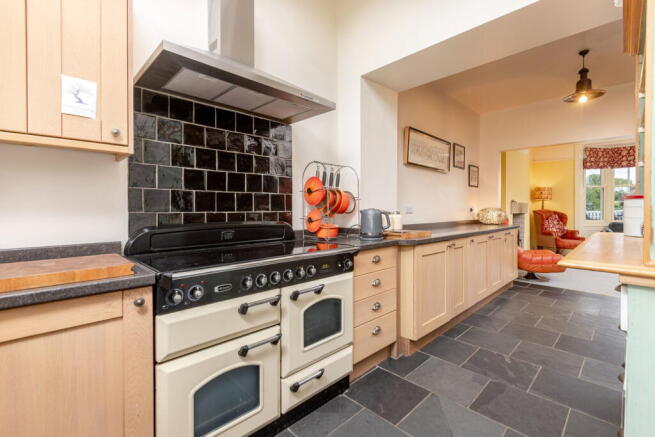 6 bed Village House for sale Image 4