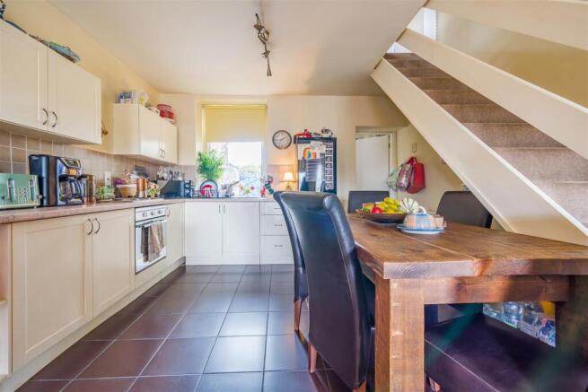 KITCHEN / DINER AREA