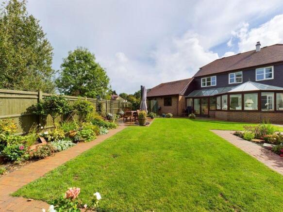 Garden & rear view