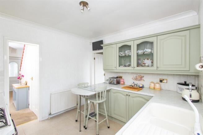 4 bed Detached Bungalow for sale Image 7