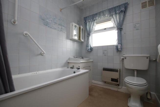 Bathroom.JPG
