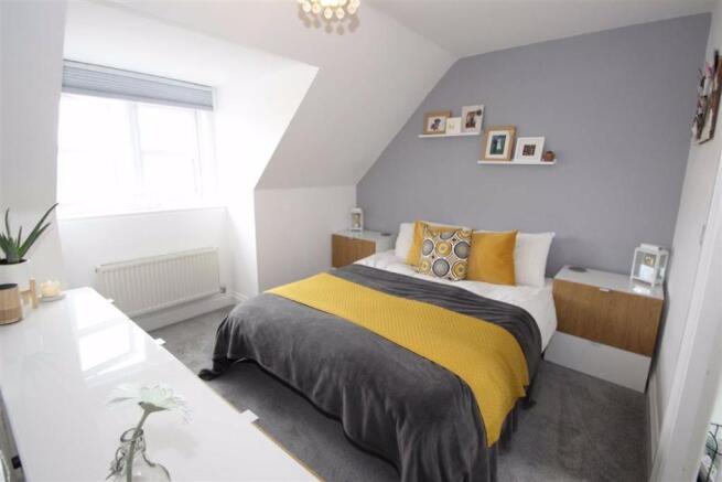 MAIN BEDROOM