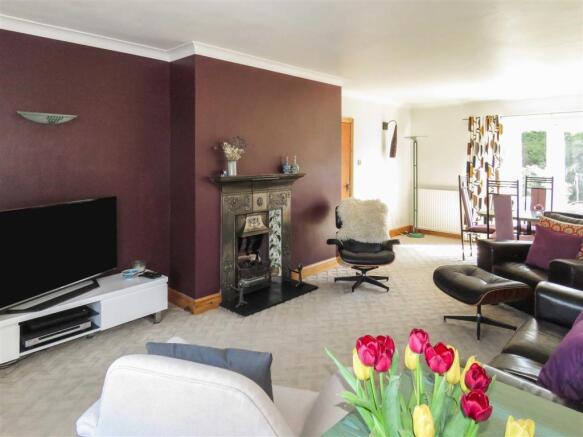 Lounge 2.JPG