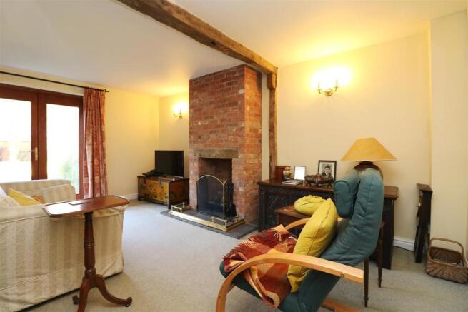 Sitting Room pic 1.JPG